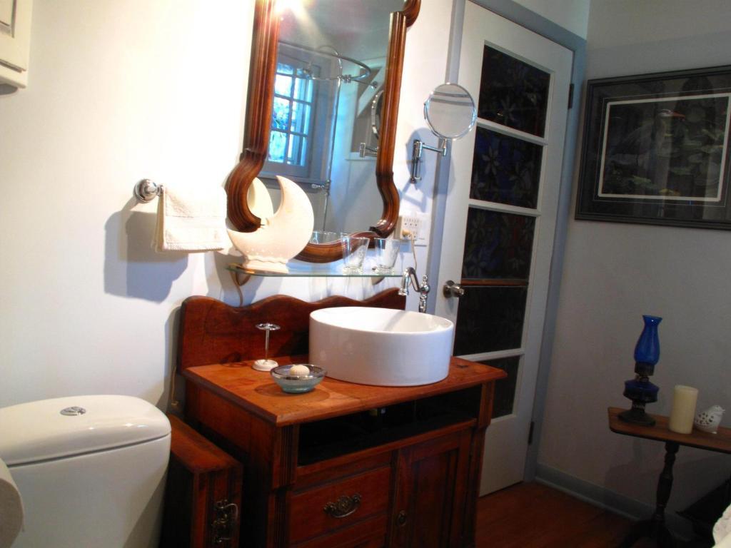Omstead'S On Erie B&B Wheatley 객실 사진