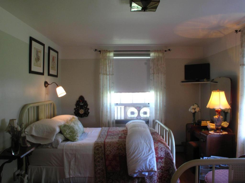 Omstead'S On Erie B&B Wheatley 객실 사진