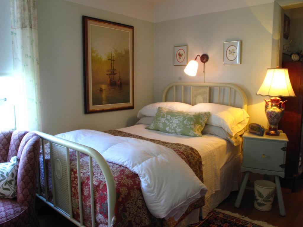 Omstead'S On Erie B&B Wheatley 객실 사진