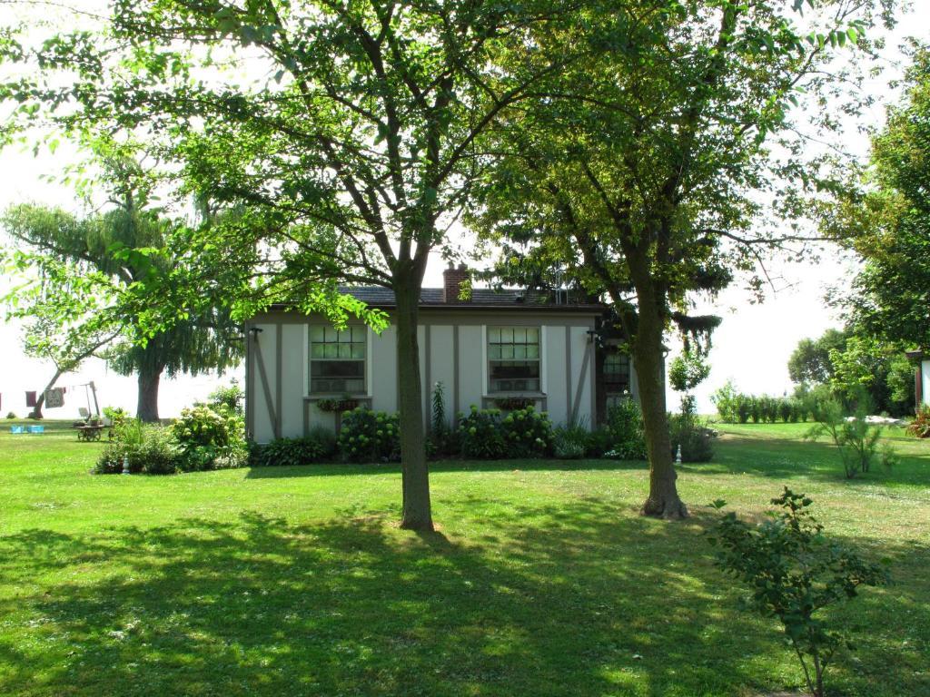 Omstead'S On Erie B&B Wheatley 외부 사진