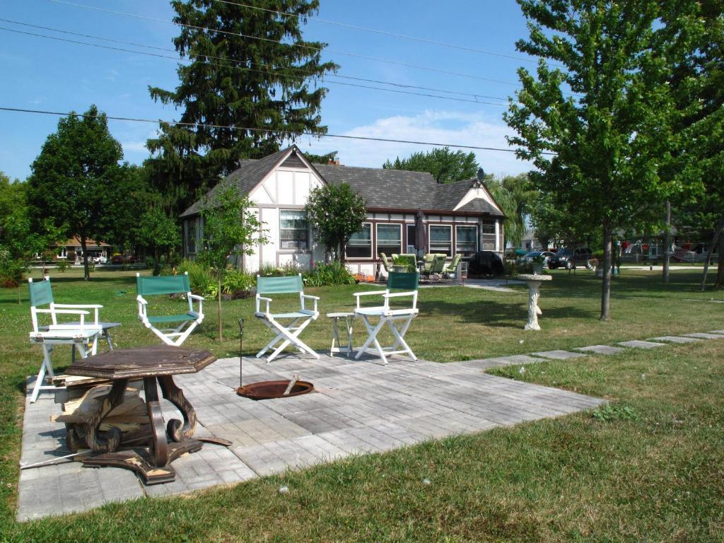 Omstead'S On Erie B&B Wheatley 외부 사진