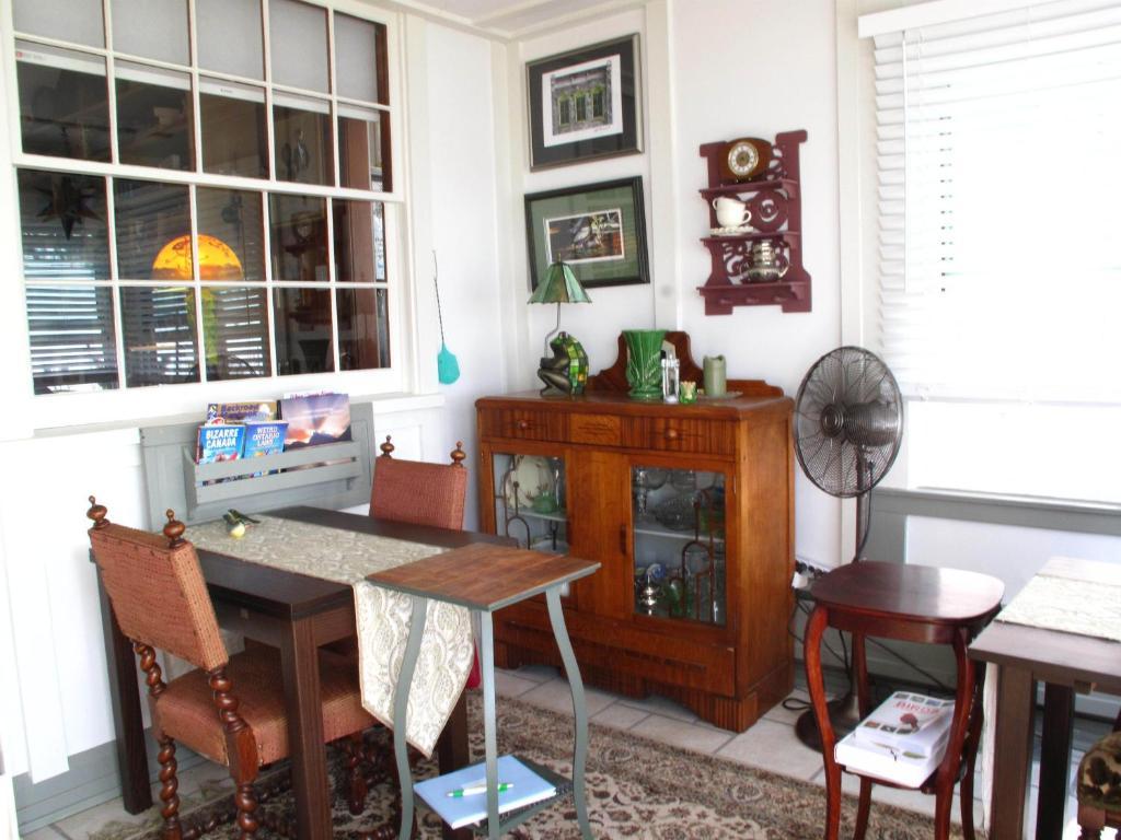 Omstead'S On Erie B&B Wheatley 외부 사진
