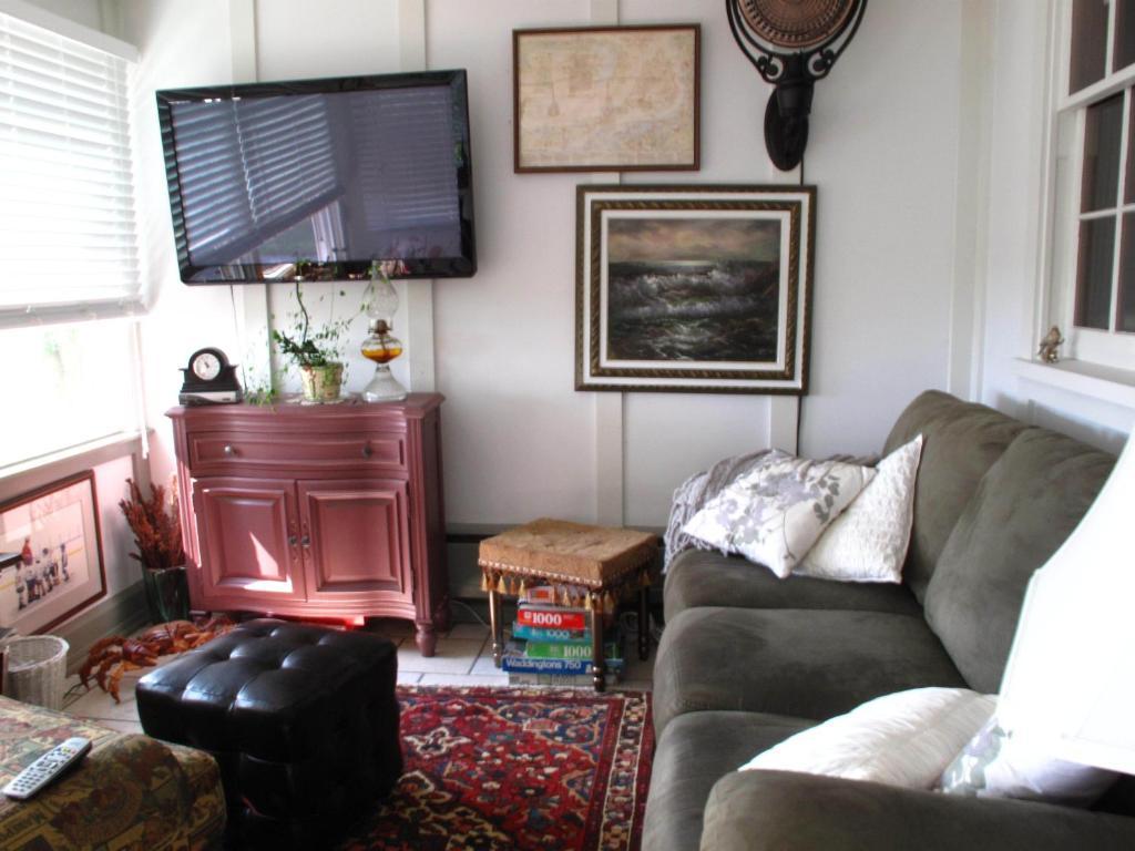 Omstead'S On Erie B&B Wheatley 외부 사진