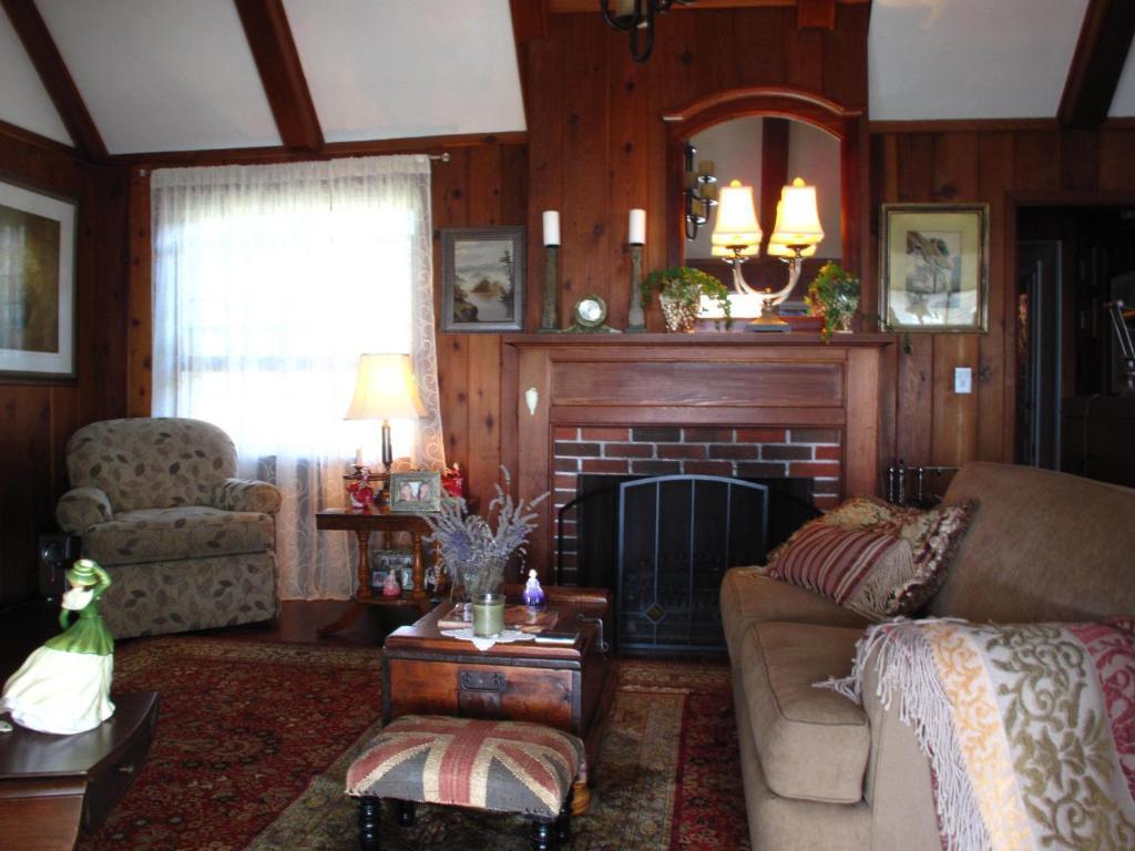 Omstead'S On Erie B&B Wheatley 외부 사진