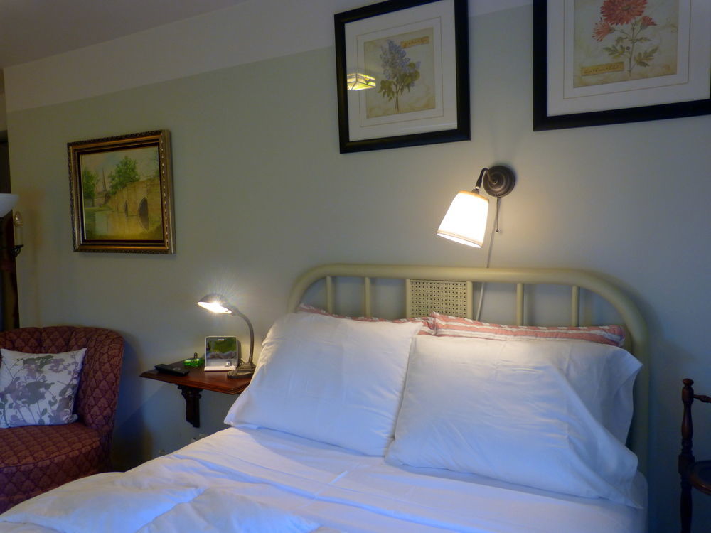 Omstead'S On Erie B&B Wheatley 외부 사진