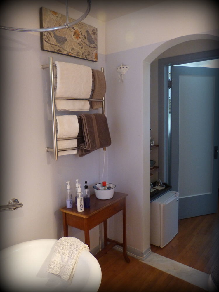 Omstead'S On Erie B&B Wheatley 외부 사진